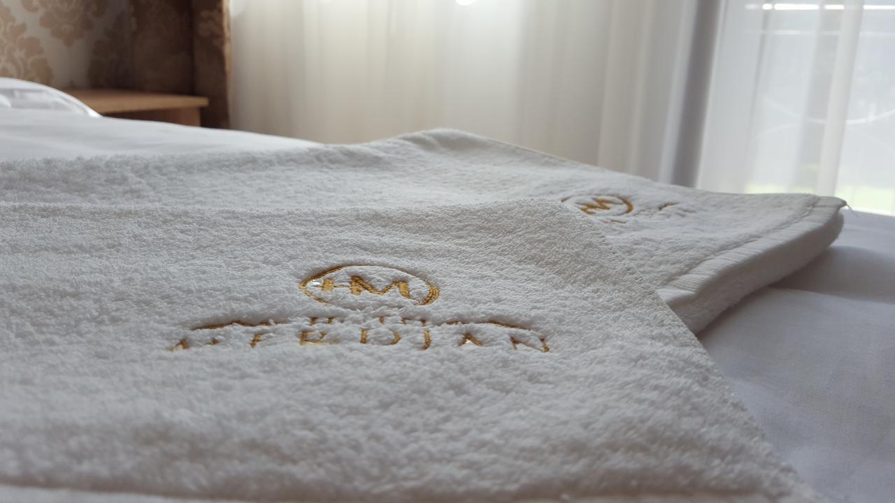 Hotel Merdjan 瑟尔尼察 外观 照片